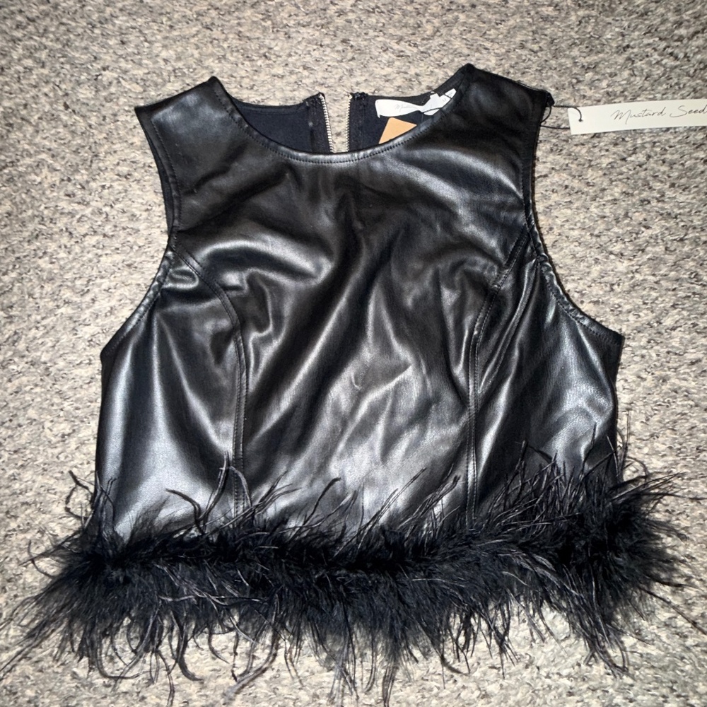 Black sleeveless leather top